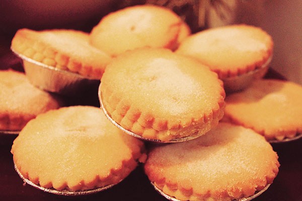 mince pies on a plate | 11 Ridiculous British Laws